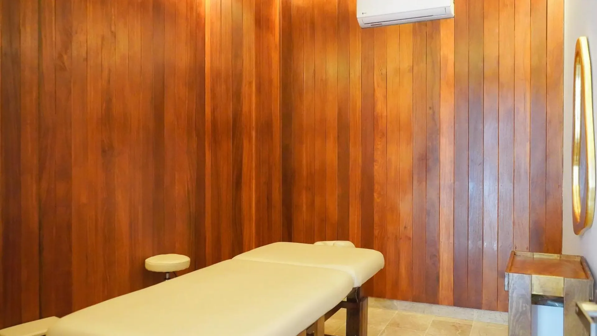 Golden Wave Escape Apartment Playa del Carmen Mexico