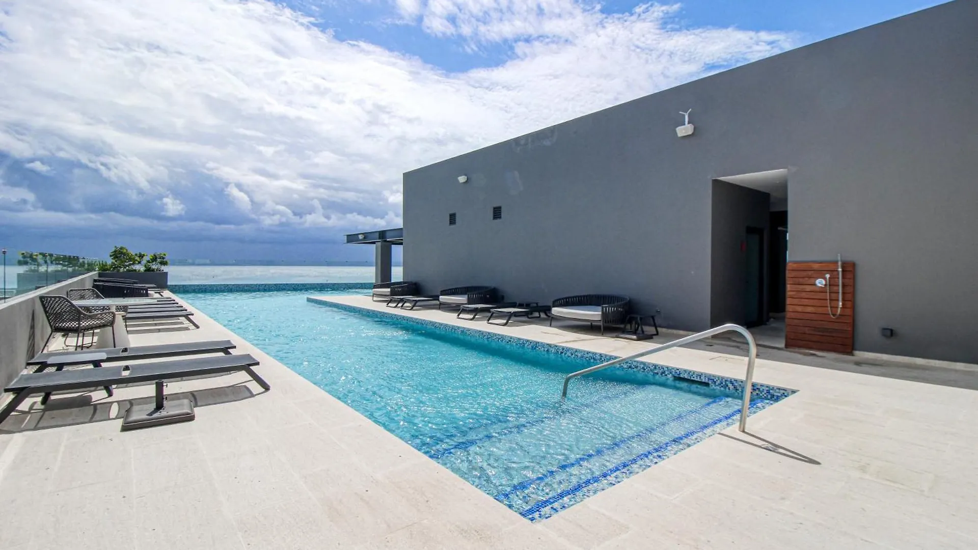 Golden Wave Escape Apartment Playa del Carmen Mexico