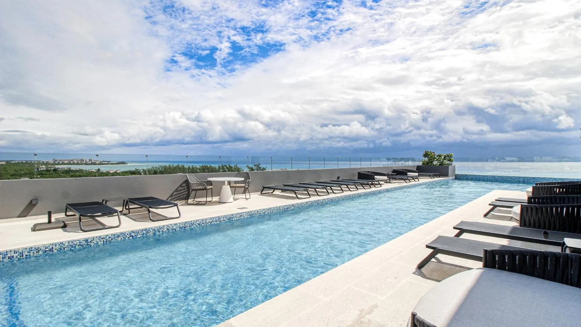 Golden Wave Escape Apartment Playa del Carmen